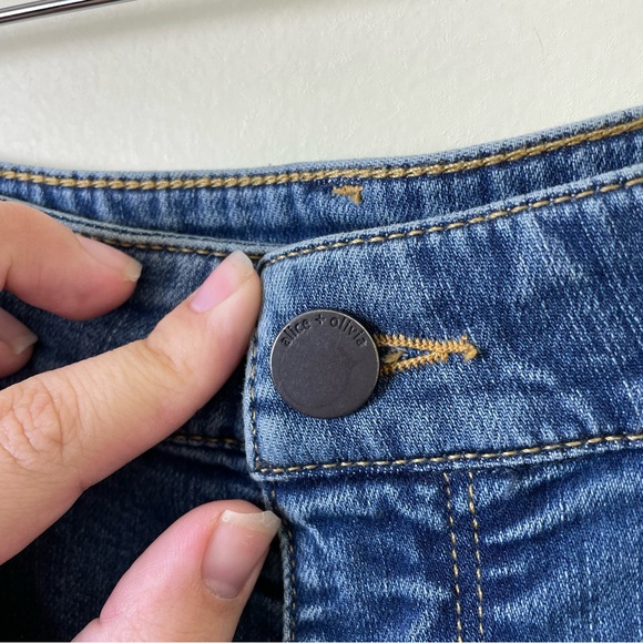 Alice + Olivia Beta Wide Leg Embroidered Gaucho Denim Jeans in SIZE 30 / 10 - Picture 9 of 14